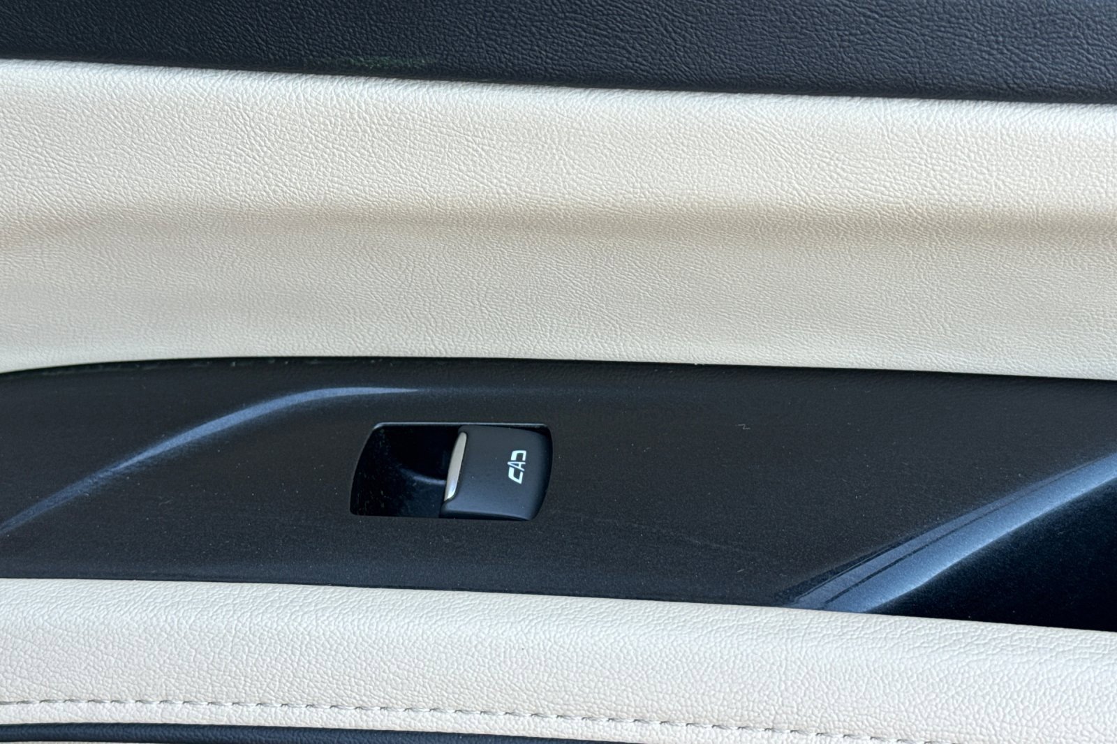 Used 2023 Cadillac Escalade ESV Premium Luxury image 20