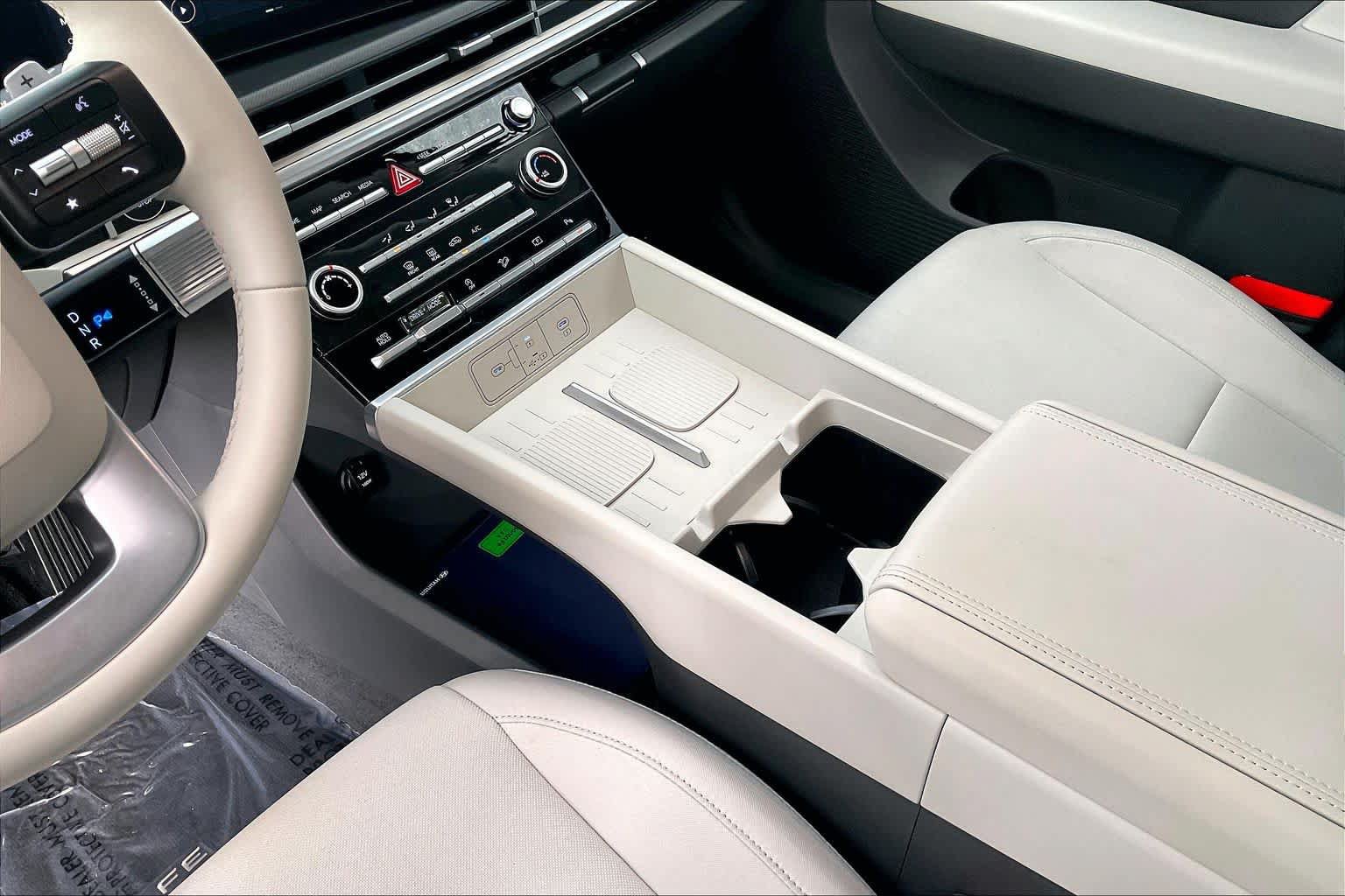 Certified 2025 Hyundai Santa Fe SE FWD image 17