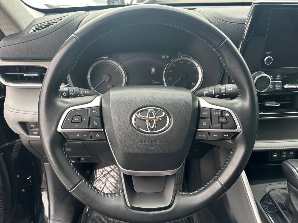 Used 2023 Toyota Highlander LE AWD/4WD image 19