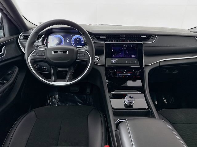 New 2025 Jeep Grand Cherokee Altitude image 22