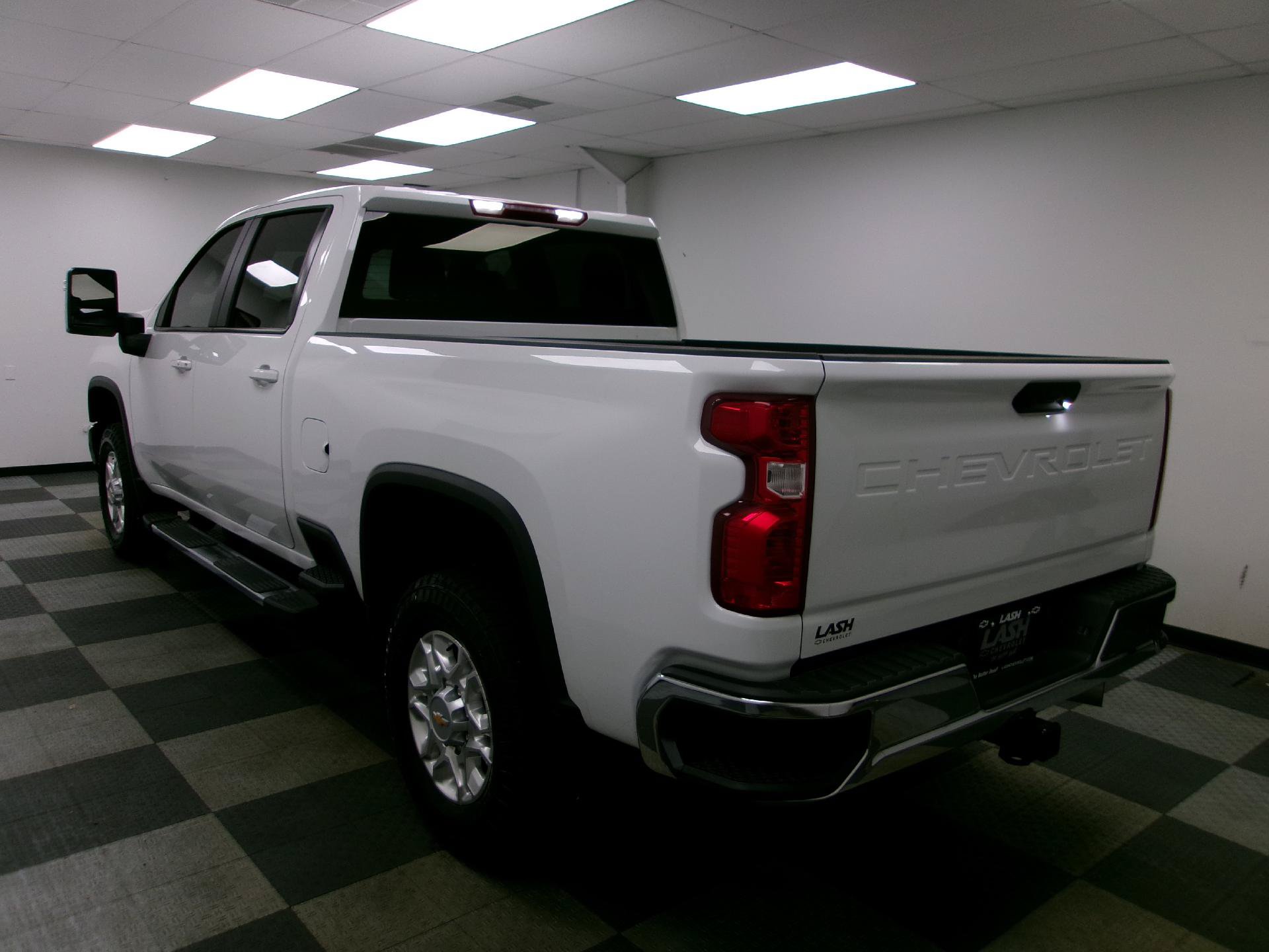 Used 2025 Chevrolet Silverado 2500 LT AWD/4WD image 2