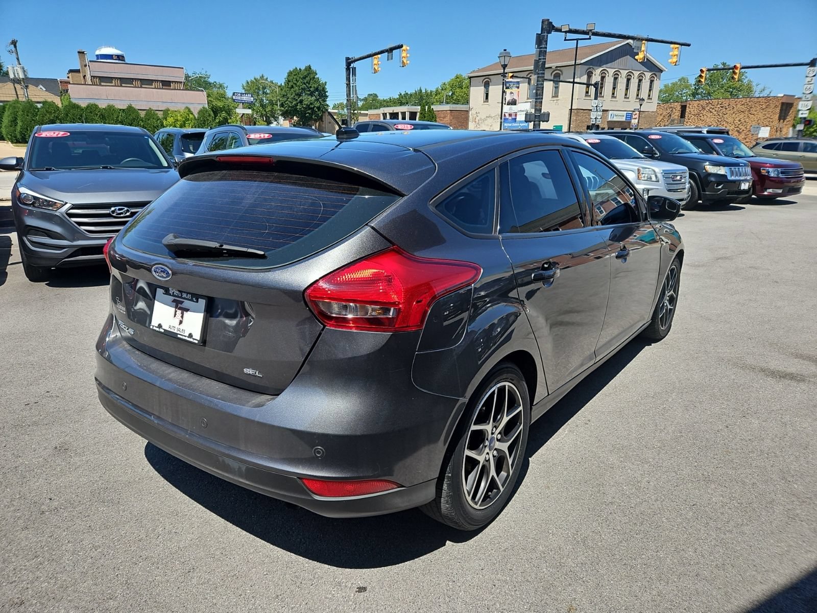 Used 2018 Ford Focus SEL w/ Cold Weather Package FWD image 6