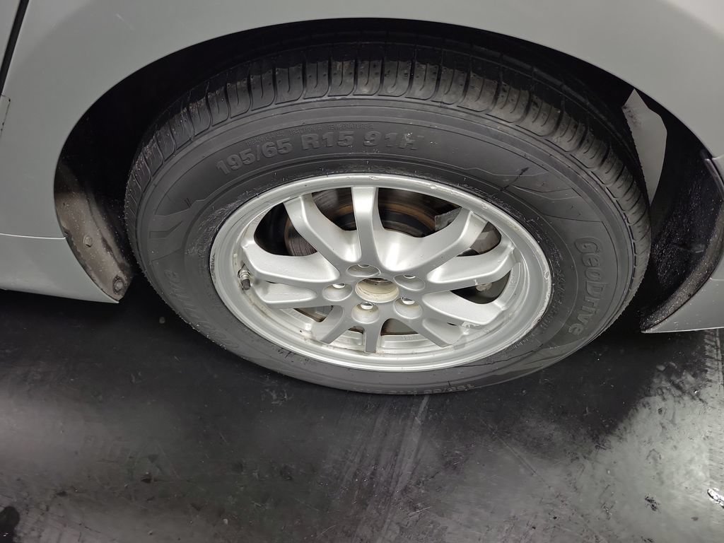 Used 2017 Toyota Prius Two w/ Prius Two Safety Plus Package FWD image 12