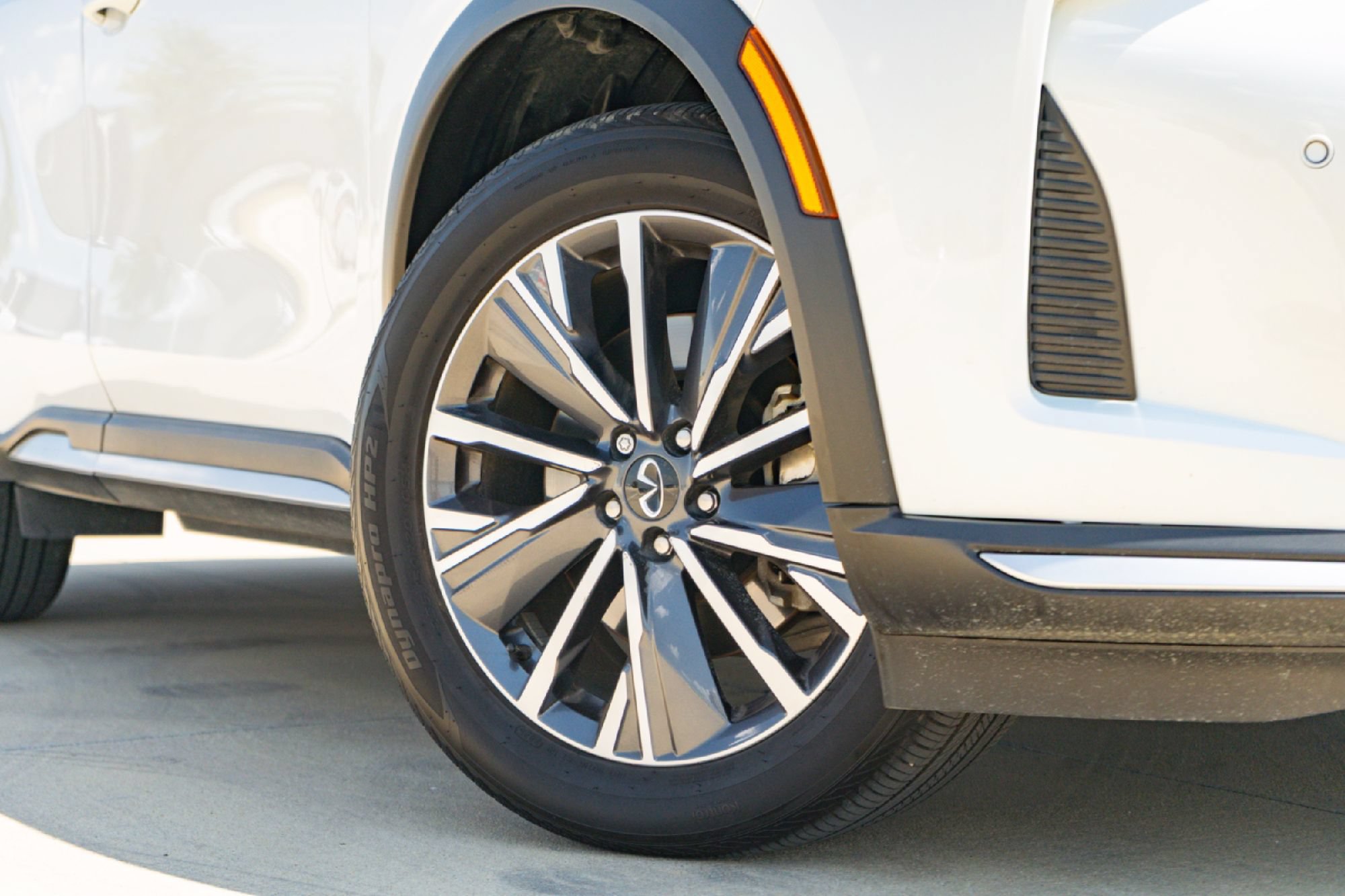 Certified 2026 INFINITI QX60 Luxe w/ Cargo Package FWD image 2