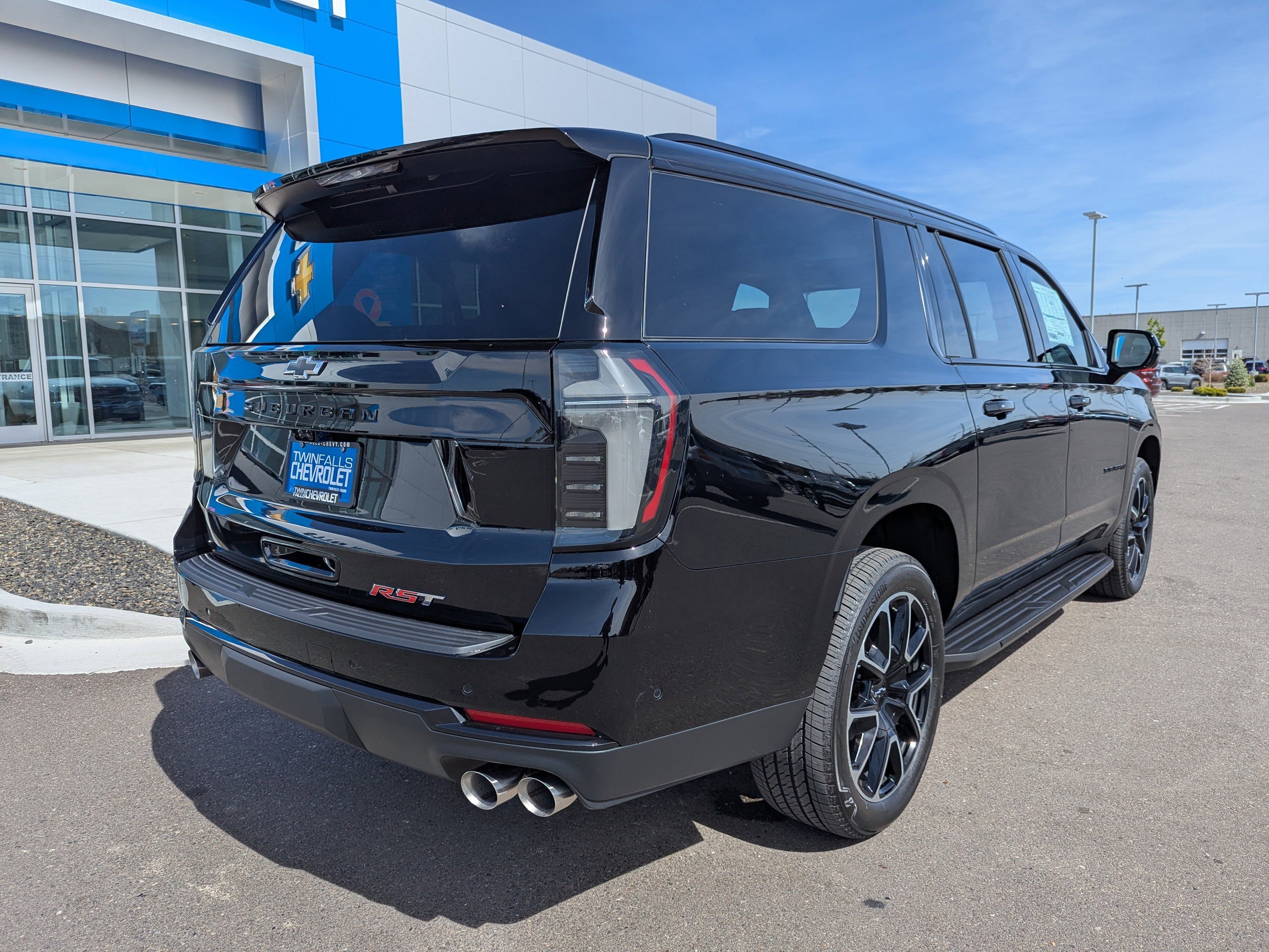 New 2026 Chevrolet Suburban RST image 38
