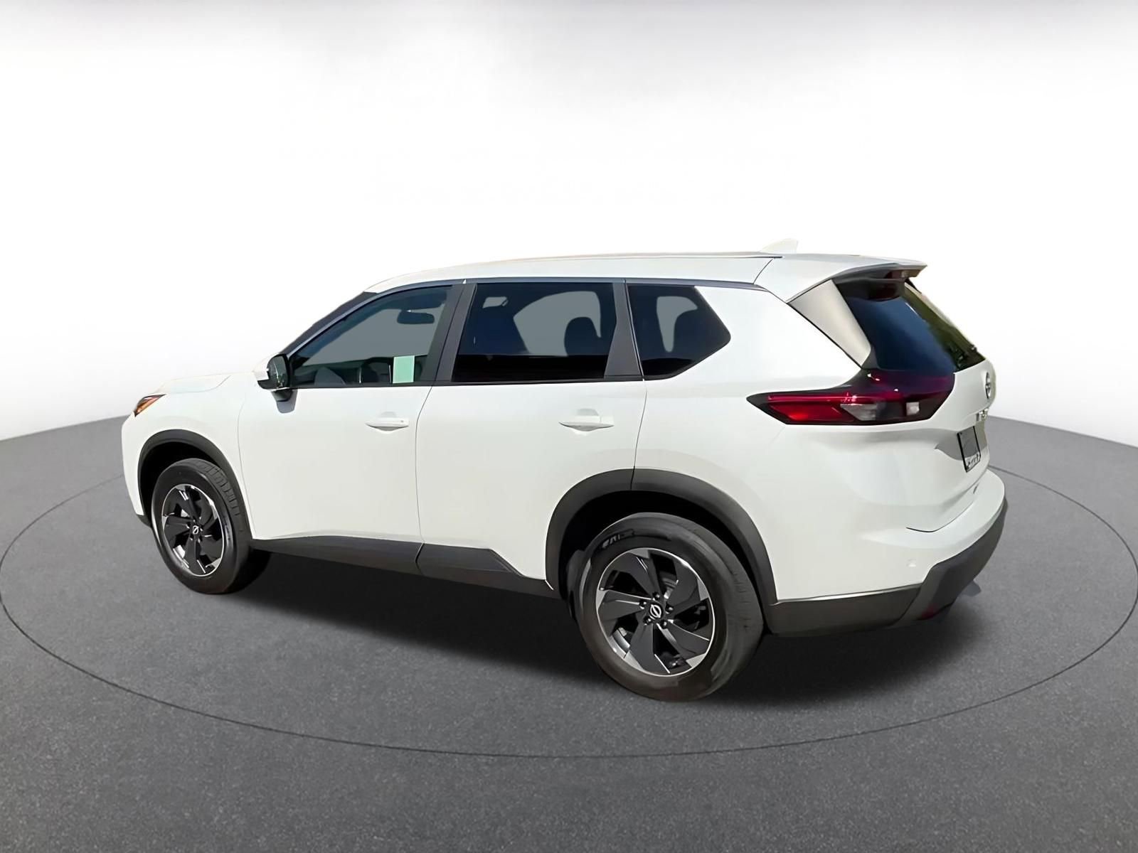 Used 2025 Nissan Rogue SV FWD image 10