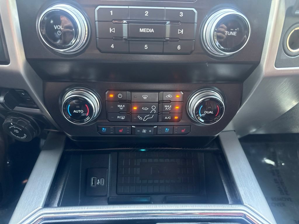 Used 2021 Ford F350 Platinum w/ Tremor Off-Road Package AWD/4WD image 26