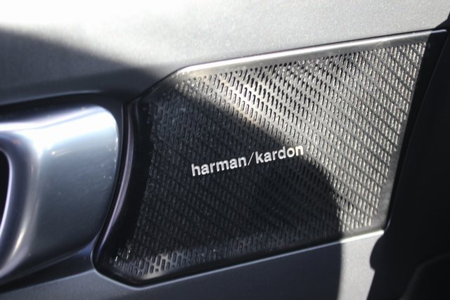 Used 2019 Volvo XC40 T5 Momentum image 17