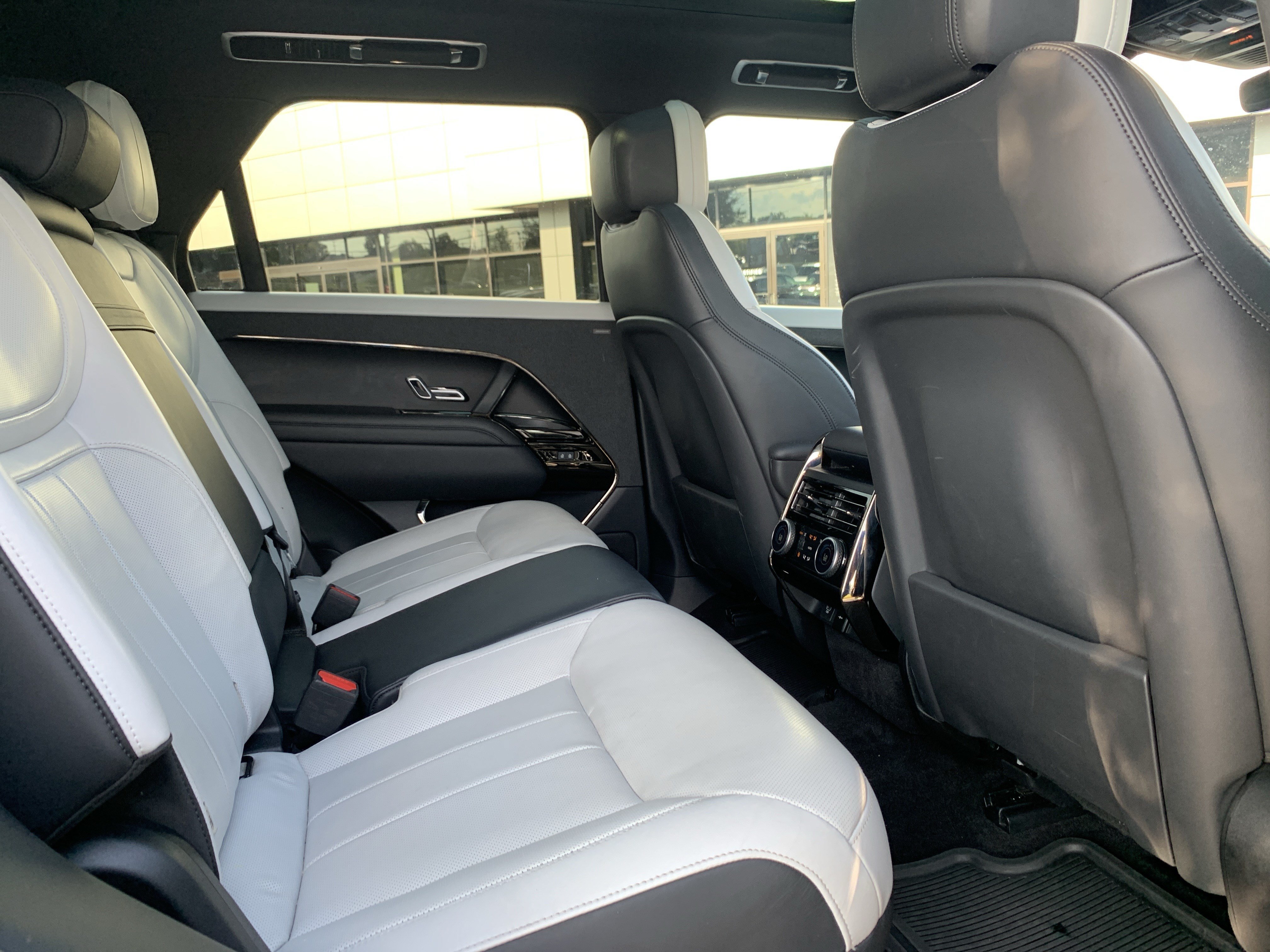 Used 2025 Land Rover Range Rover Sport Dynamic SE AWD/4WD image 33