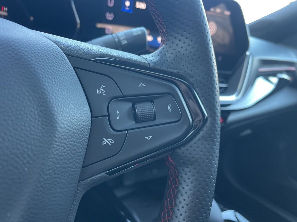 Used 2024 Chevrolet Trax RS w/ Sunroof Package image 35