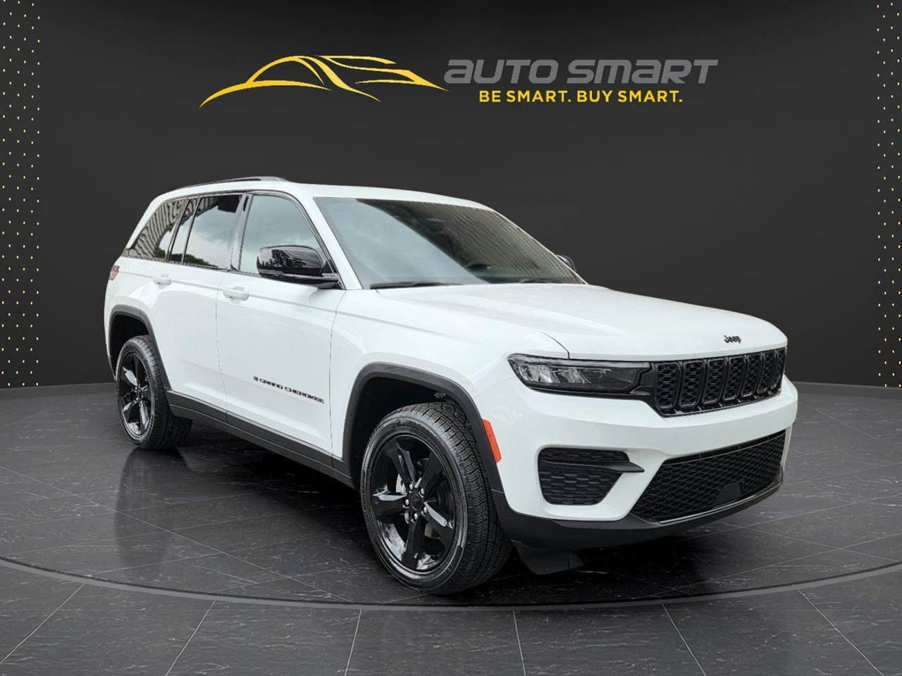 Used 2023 Jeep Grand Cherokee Altitude AWD/4WD image 7