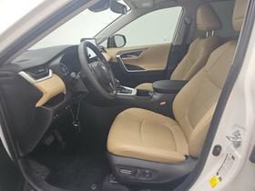 Used 2025 Toyota RAV4 Limited FWD image 5