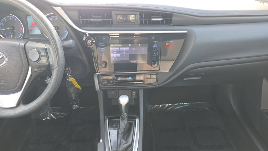 Used 2018 Toyota Corolla LE FWD image 15
