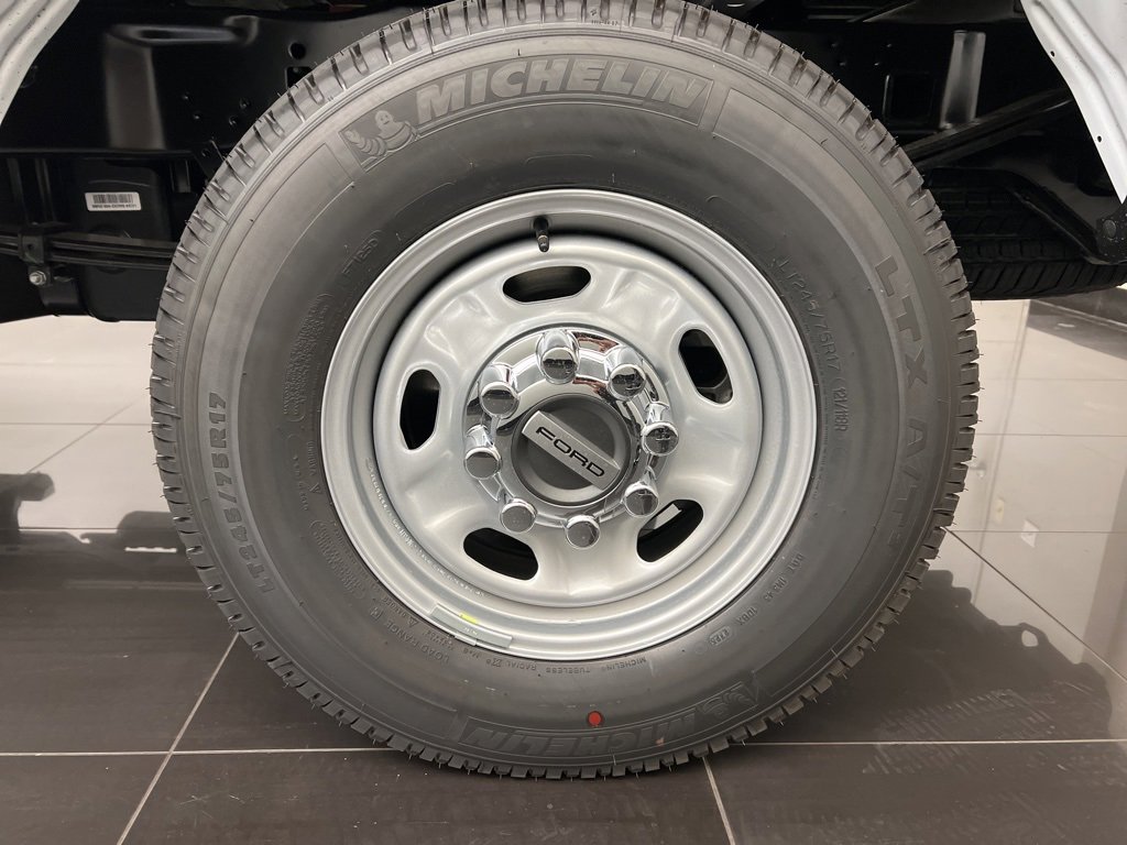 New 2026 Ford F250 XL w/ XL Chrome Package image 7