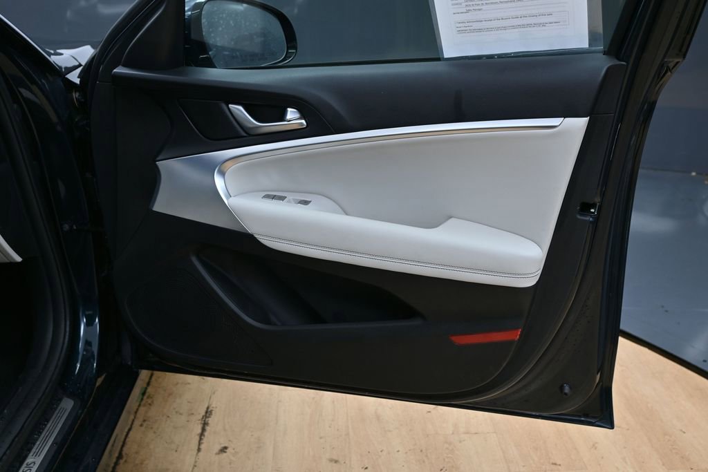 Used 2024 Genesis G70 2.5T AWD/4WD image 36
