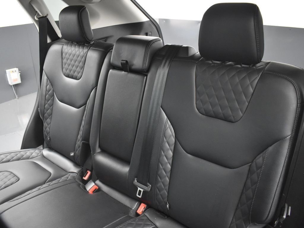 Used 2024 Ford Edge Titanium image 16