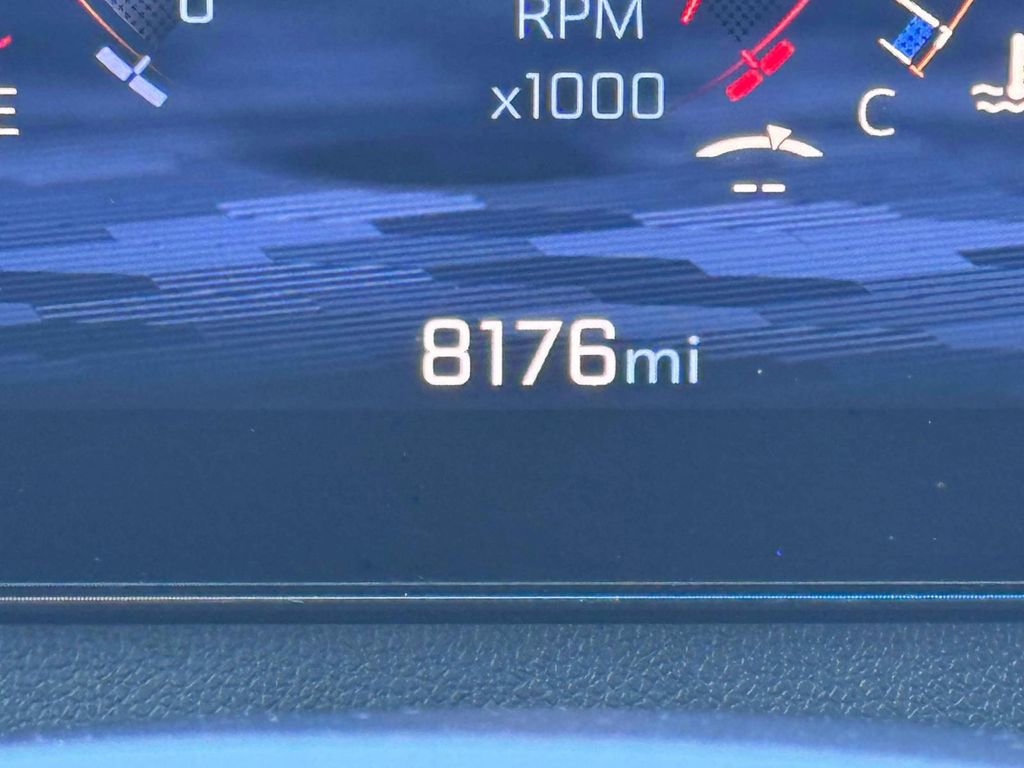 Used 2025 Chevrolet Traverse LT AWD/4WD image 25