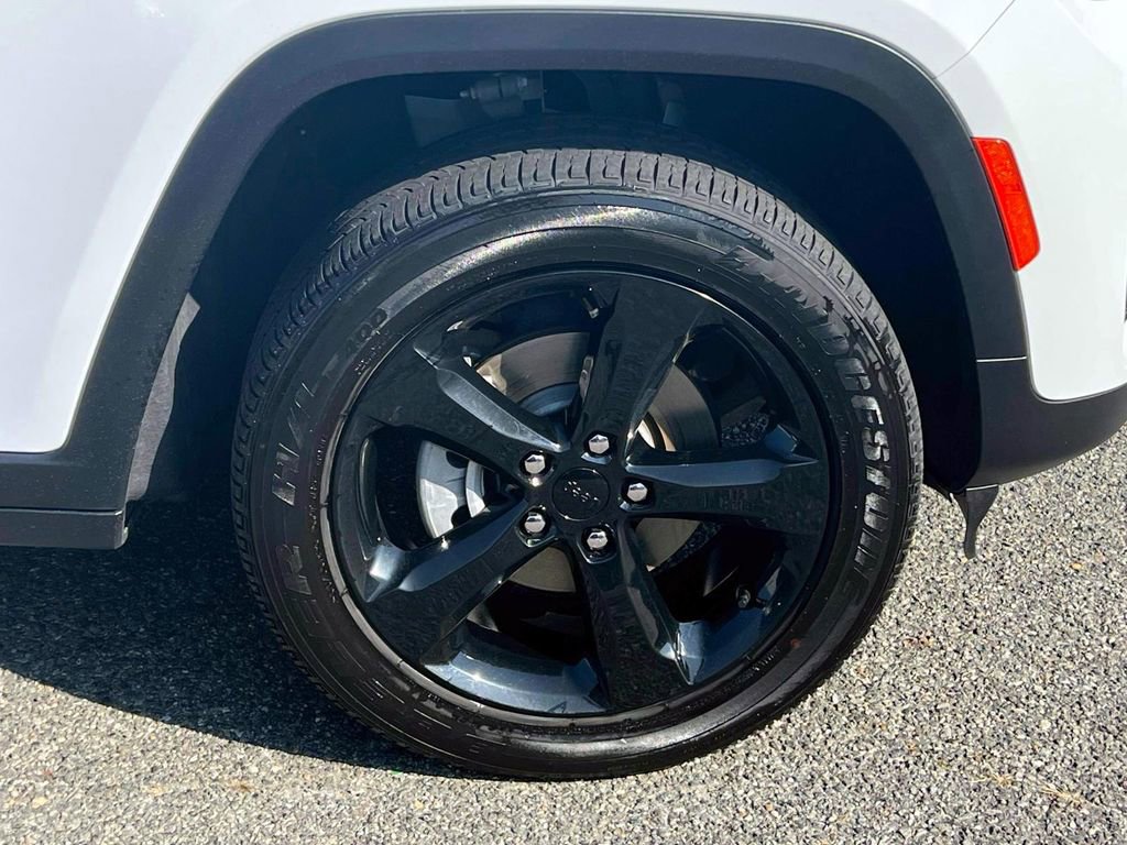 Certified 2023 Jeep Grand Cherokee Altitude image 11