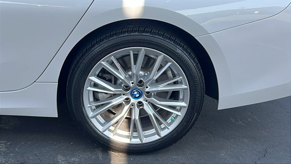 Used 2024 BMW 330e w/ Convenience Package RWD image 7