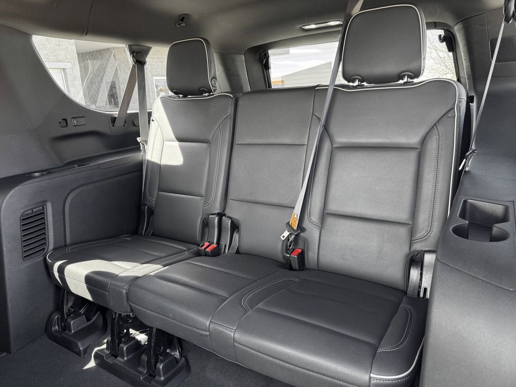 Used 2023 Chevrolet Suburban Premier image 27