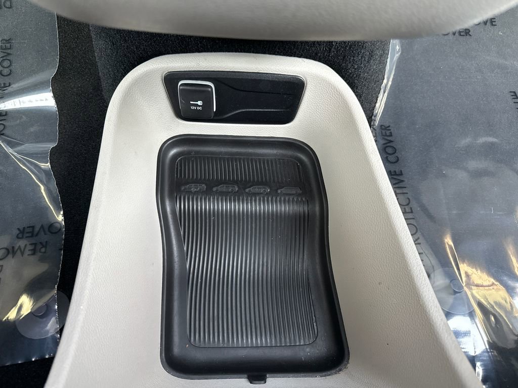 Used 2024 Chrysler Pacifica Touring-L FWD image 25