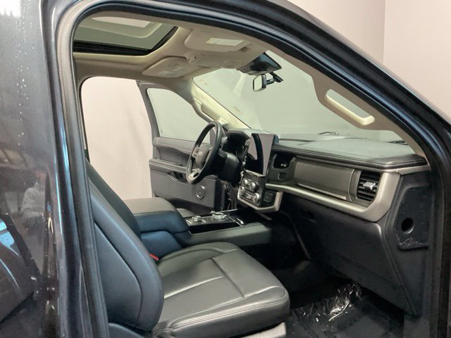 Used 2024 Ford Expedition XLT AWD/4WD image 24