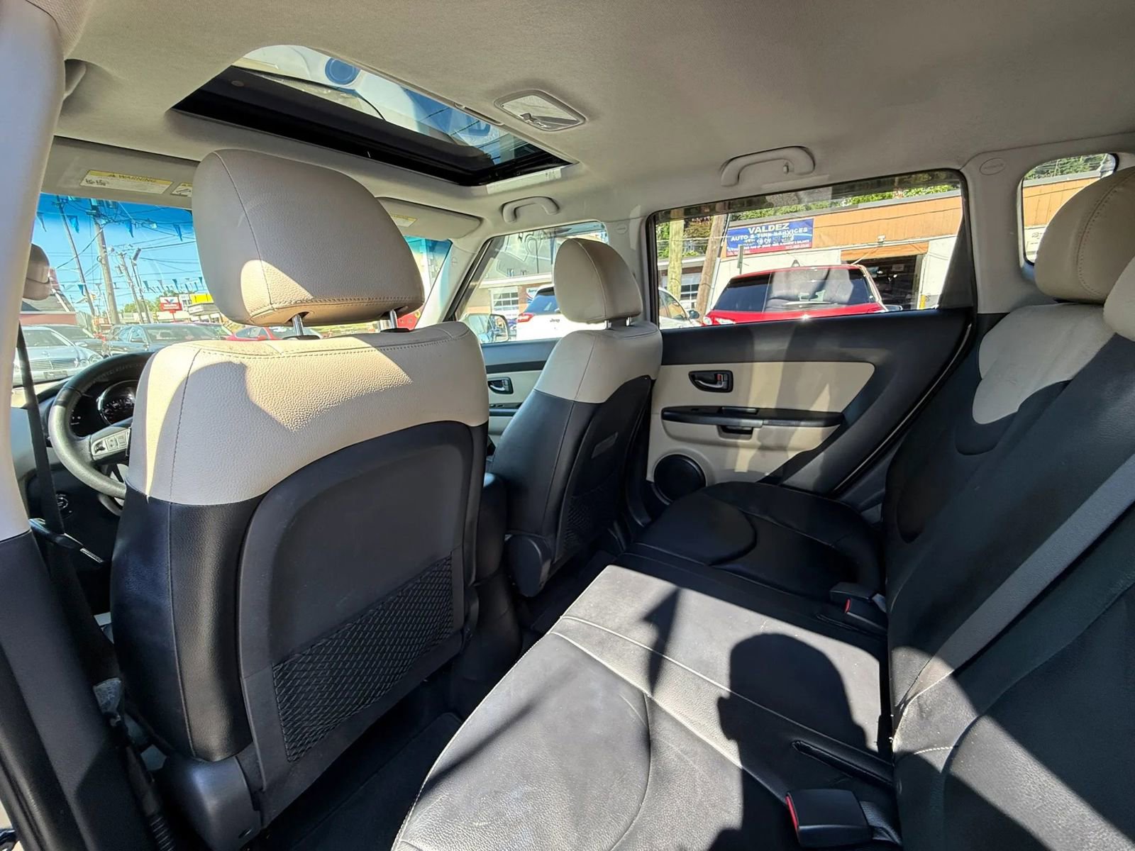 Used 2011 Kia Soul ! FWD image 38