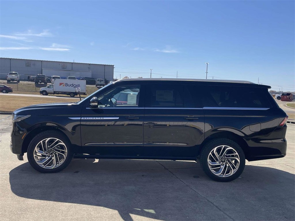 New 2025 Lincoln Navigator L Reserve image 6
