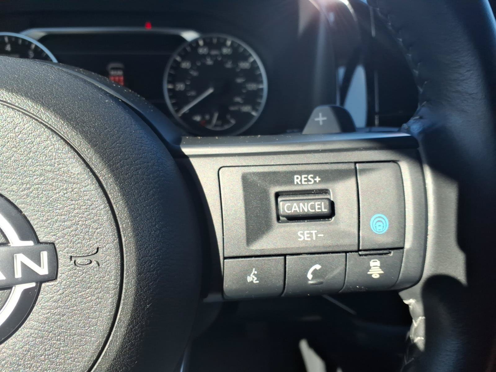 Used 2025 Nissan Pathfinder SV FWD image 28