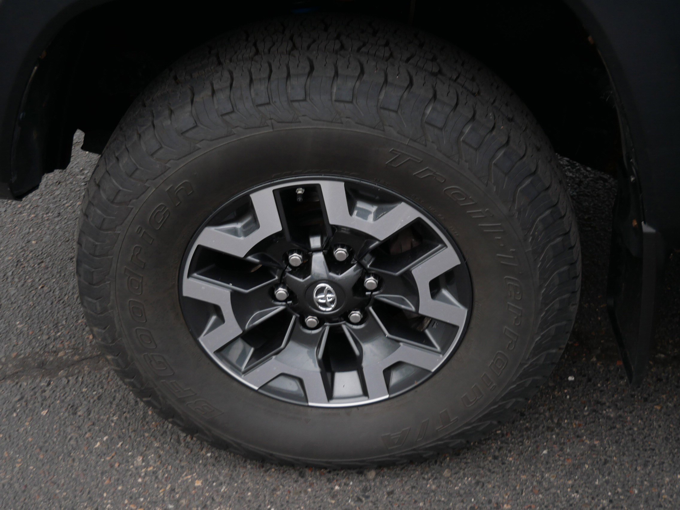 Used 2017 Toyota Tacoma TRD Off-Road AWD/4WD image 15