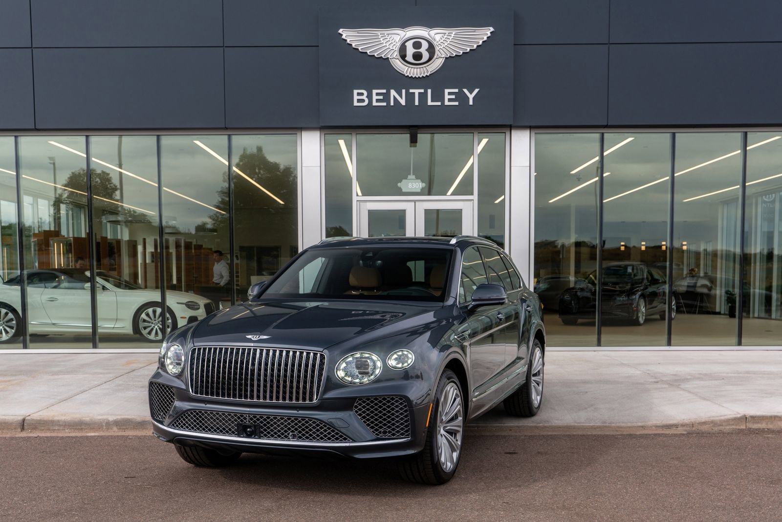 New 2025 Bentley Bentayga image 5