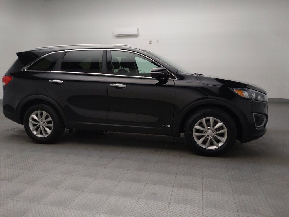 Used 2017 Kia Sorento LX w/ LX Convenience Package image 11