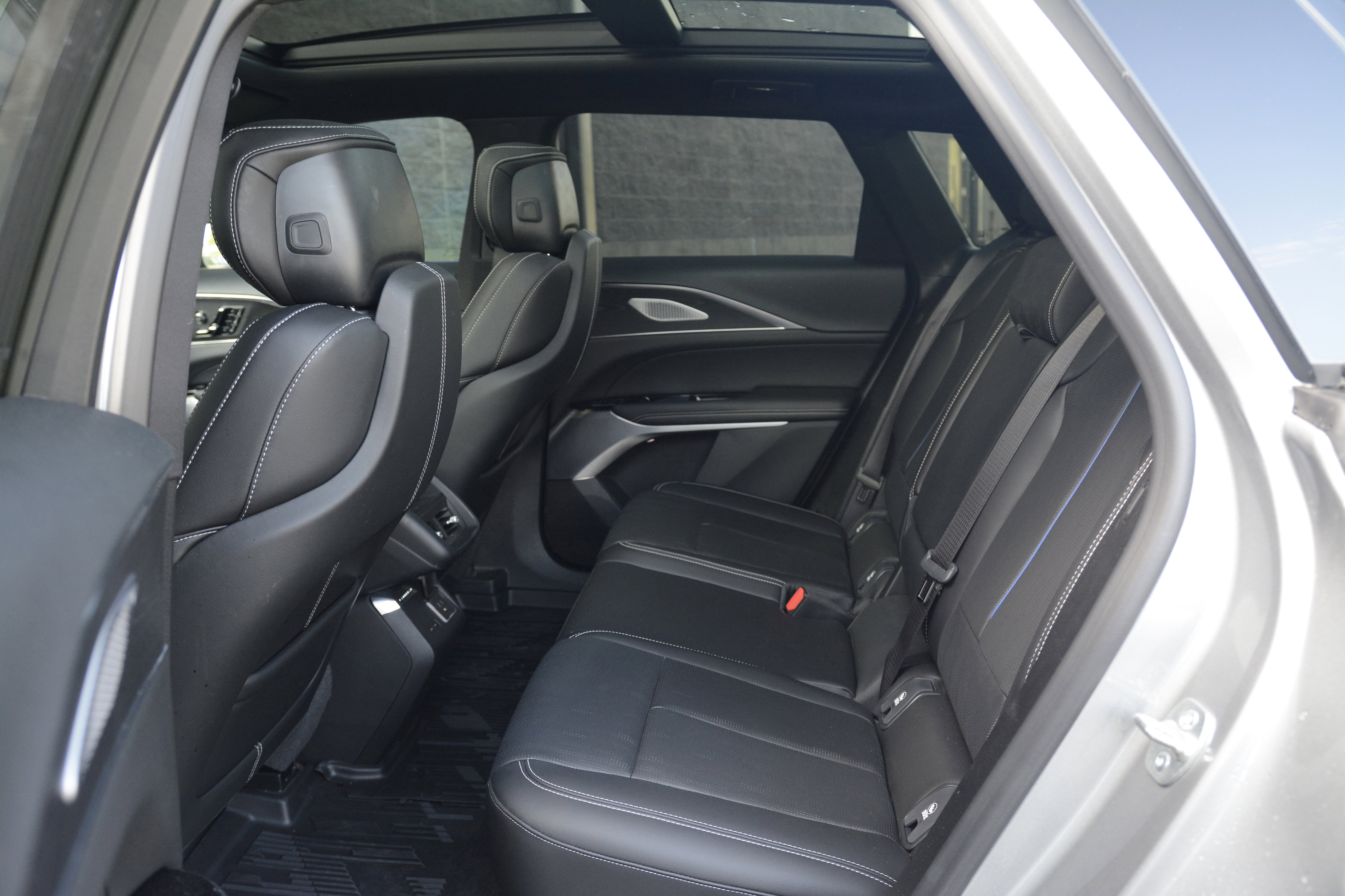 Used 2025 Cadillac Lyriq Sport w/ LPO, Floor Liner Package image 30