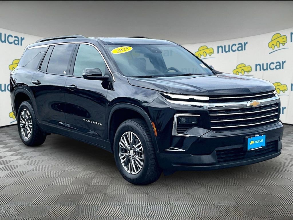 Used 2025 Chevrolet Traverse LT