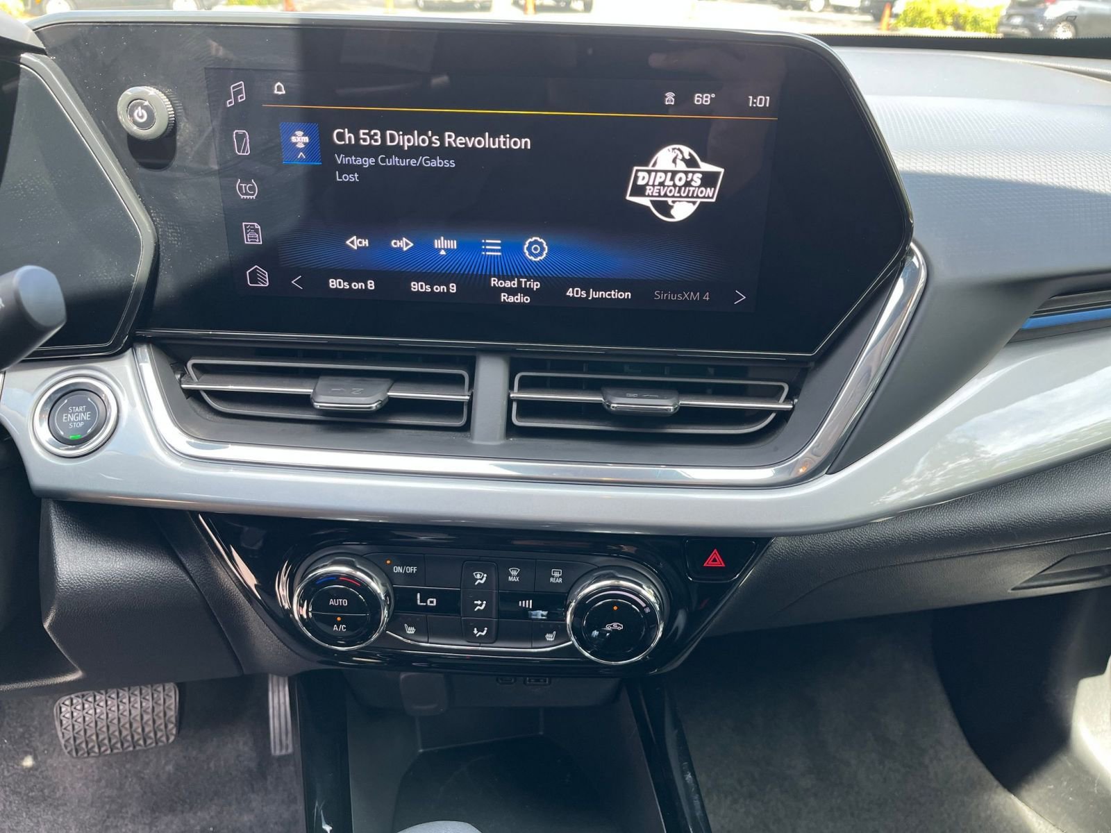 Used 2025 Chevrolet Trax LT w/ LT Convenience Package image 17