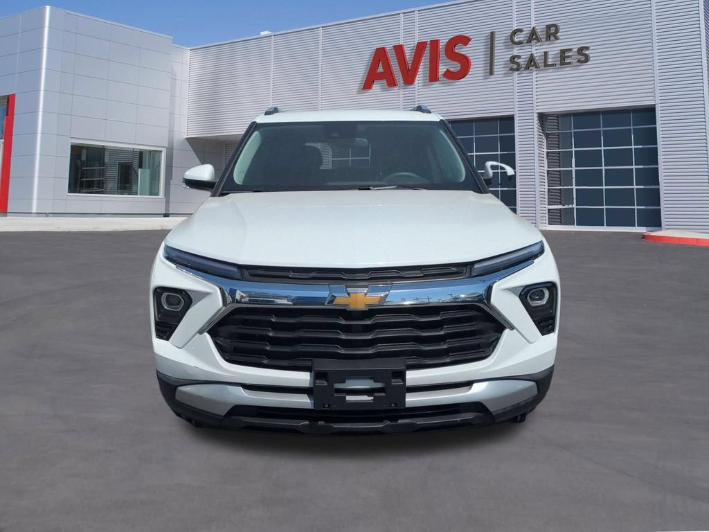 Used 2025 Chevrolet TrailBlazer LT AWD/4WD image 2