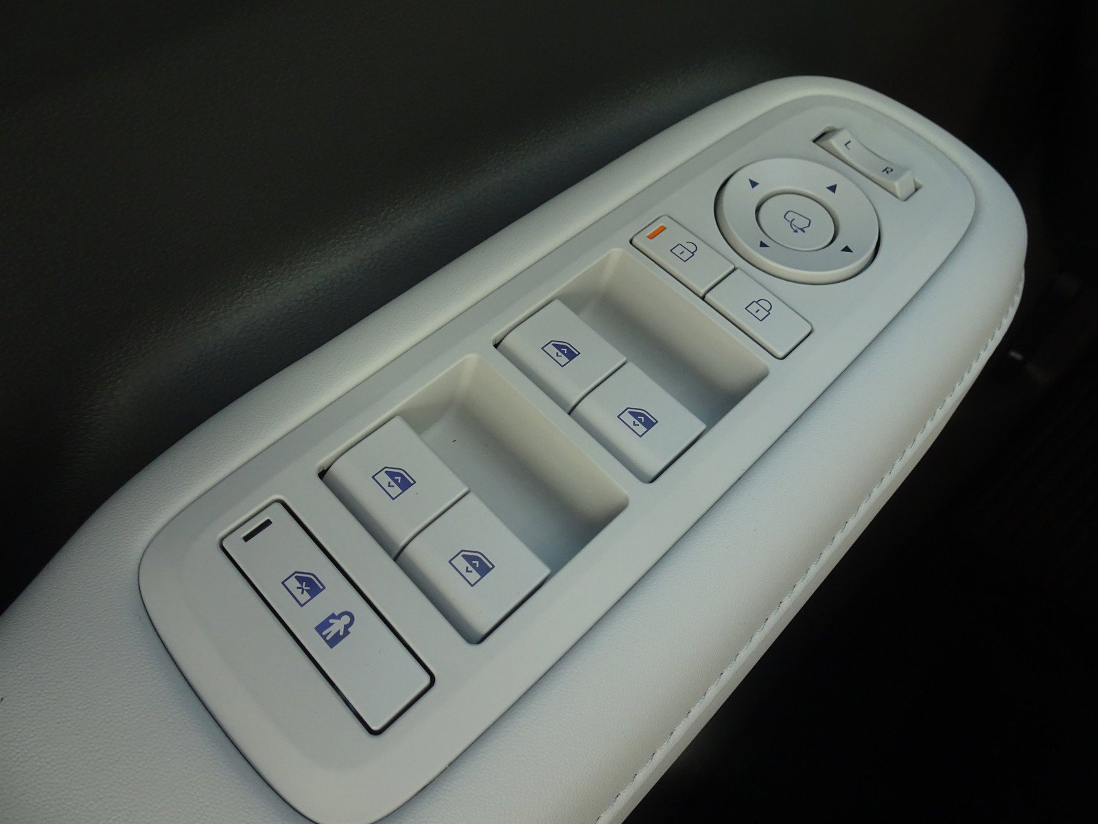New 2025 Hyundai Santa Fe Calligraphy AWD/4WD image 16