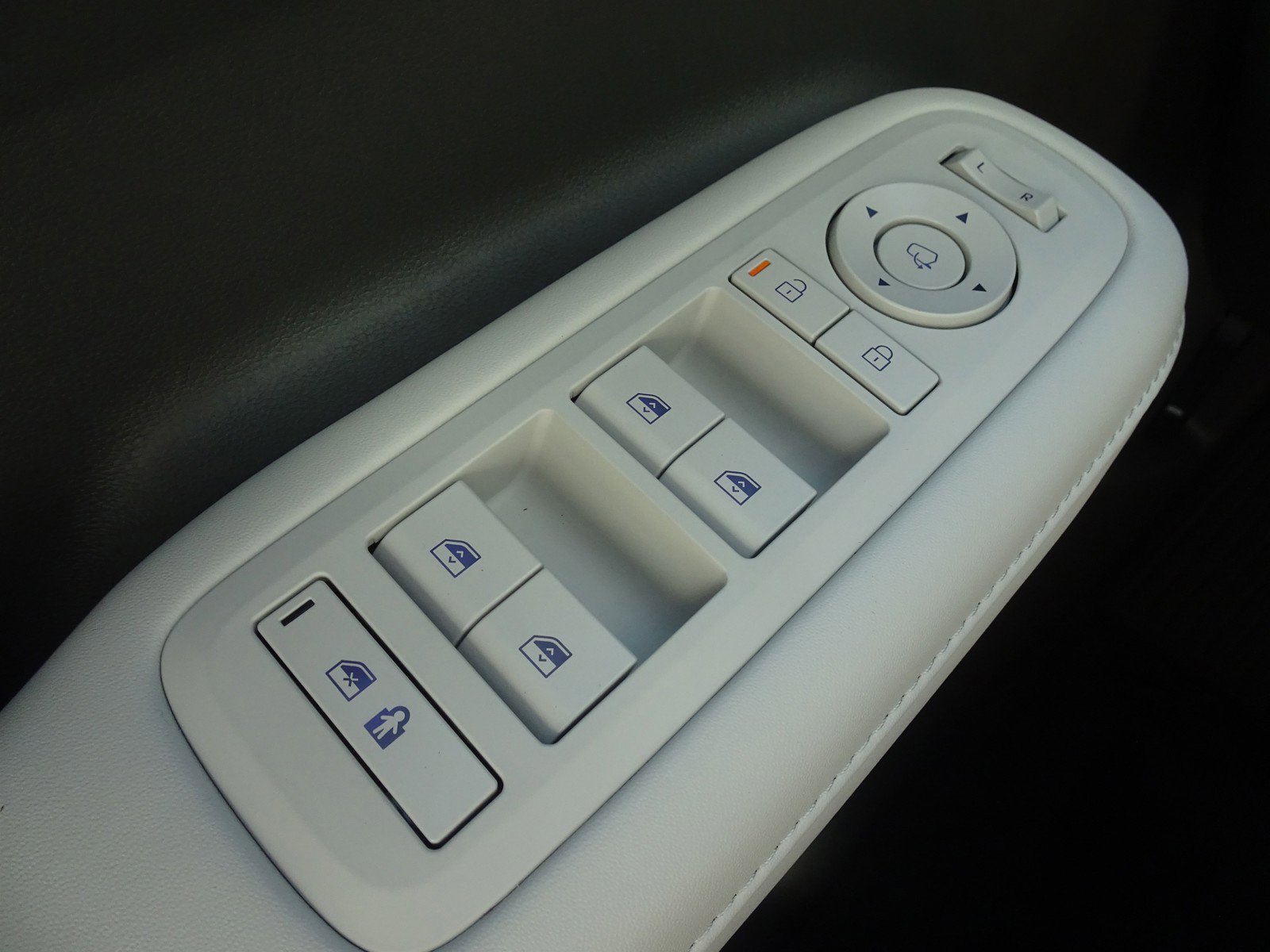 New 2025 Hyundai Santa Fe Calligraphy AWD/4WD image 16