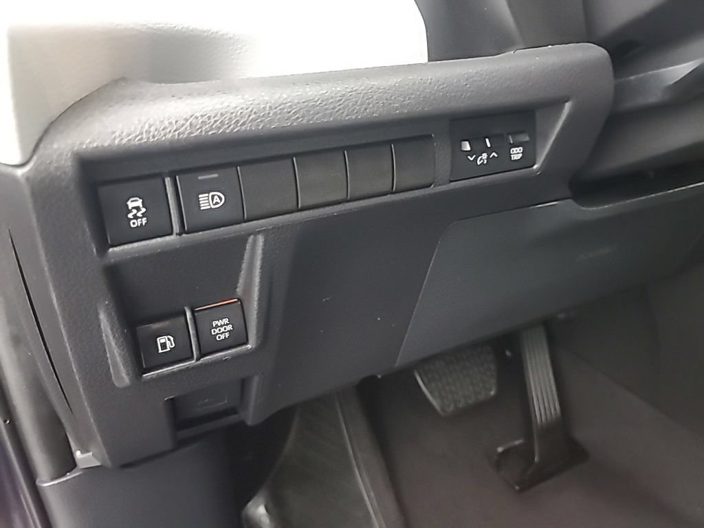 Used 2025 Toyota Sienna XLE FWD image 24