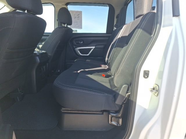 Used 2018 Nissan Titan SV image 8