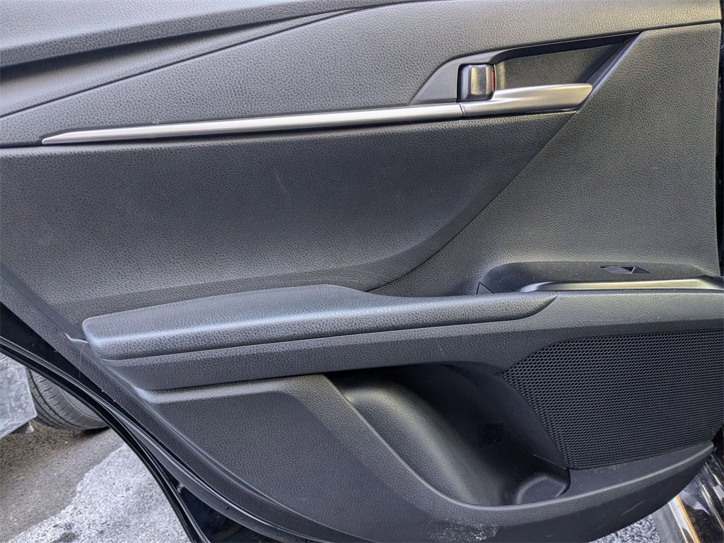 Used 2025 Toyota Camry SE image 27