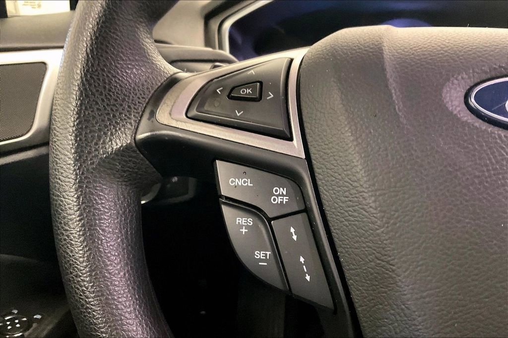 Used 2019 Ford Fusion SE image 16