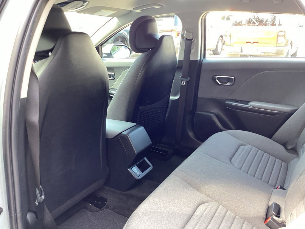 Used 2025 Kia K4 EX image 33