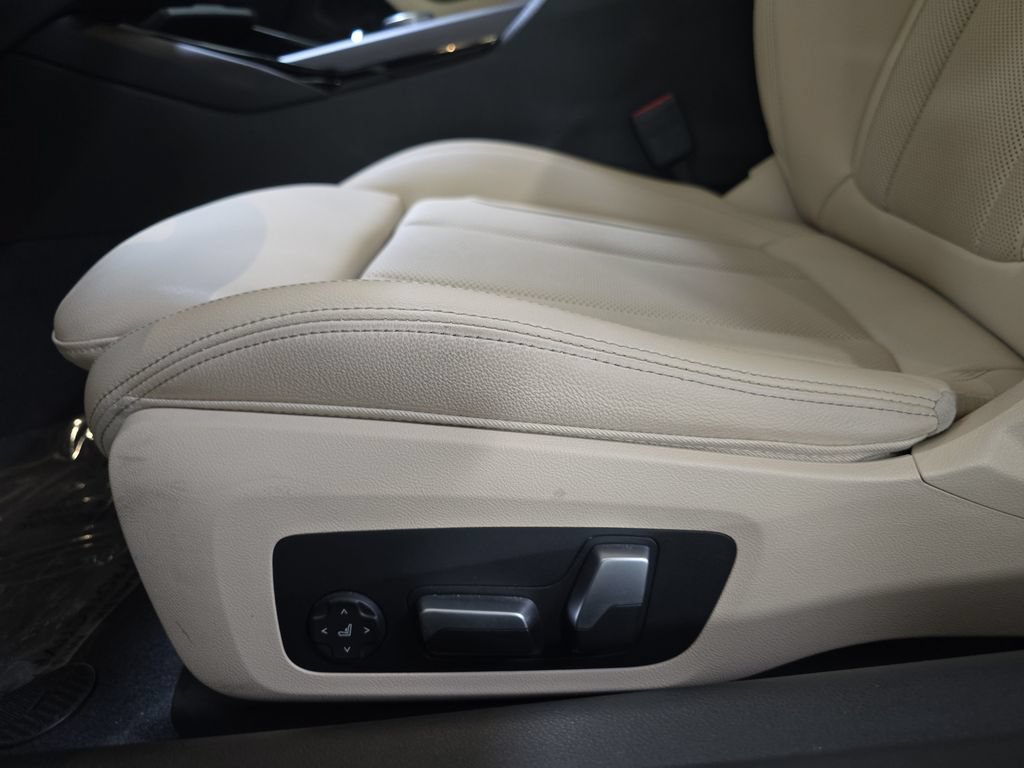 Used 2023 BMW 230i Coupe w/ Convenience Package RWD image 25