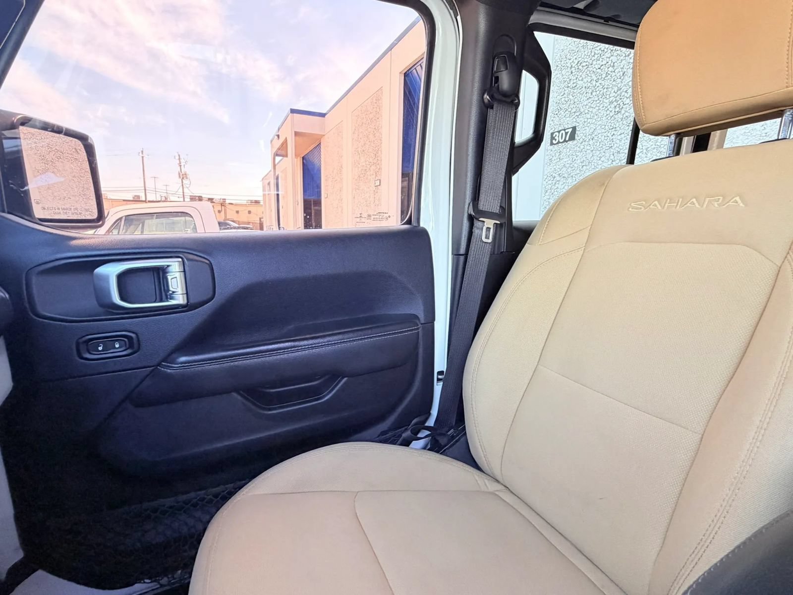 Used 2018 Jeep Wrangler Unlimited Sahara AWD/4WD image 13
