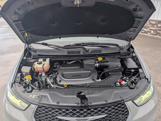 Used 2022 Chrysler Pacifica Touring image 19