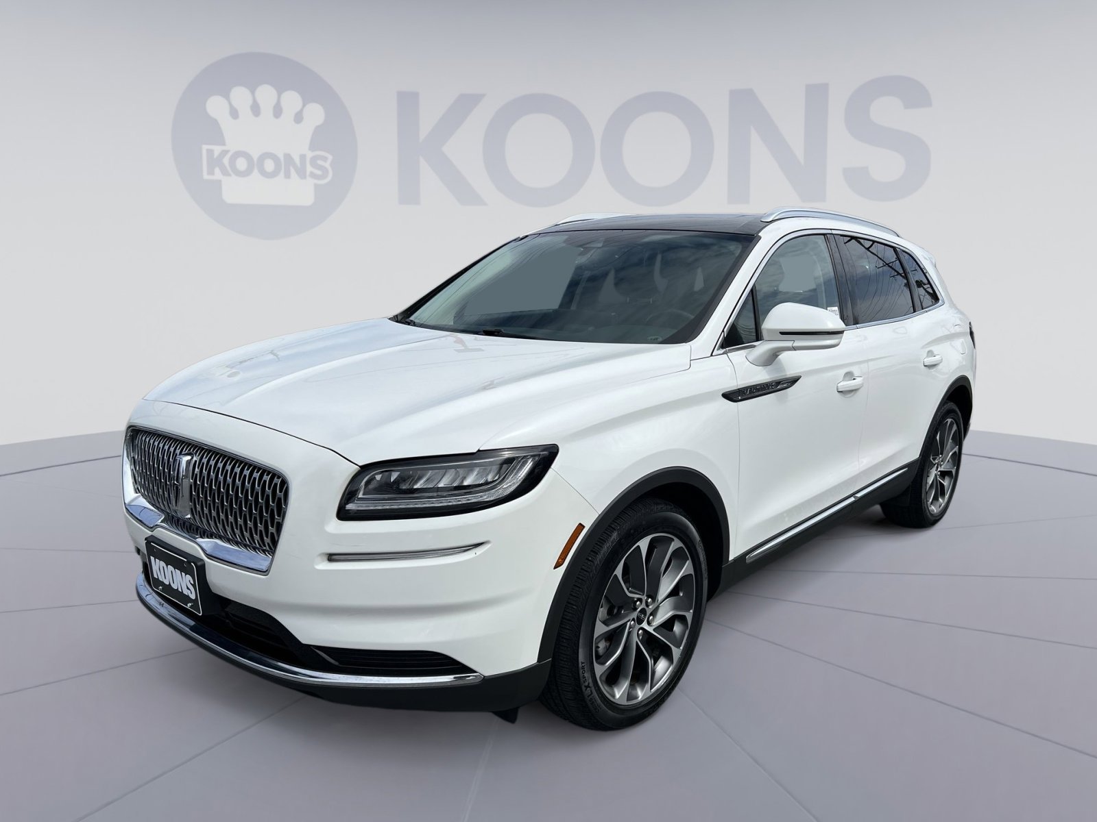 Used 2022 Lincoln Nautilus Reserve image 1