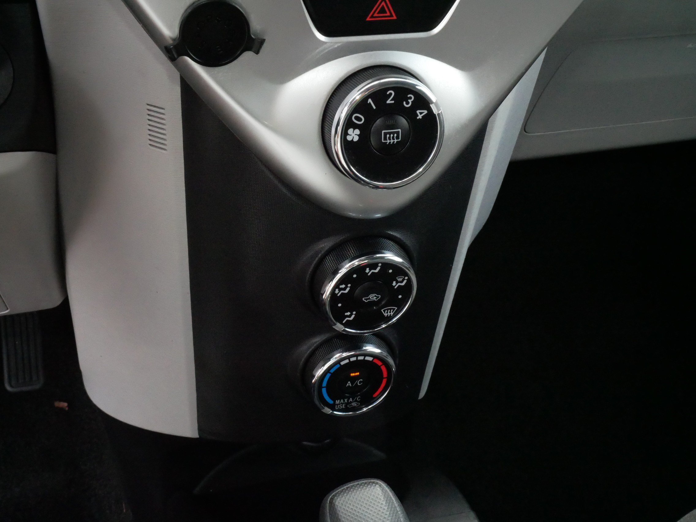 Used 2012 Scion iQ w/ Rear Speaker Pkg FWD image 22