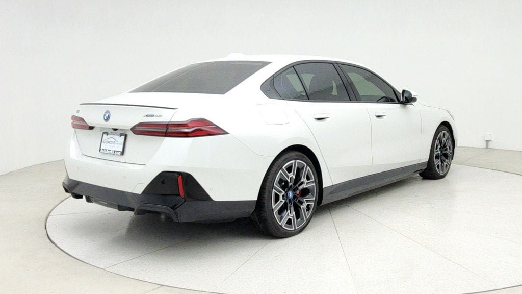 Used 2025 BMW i5 xDrive40 w/ M Sport Package AWD/4WD image 5