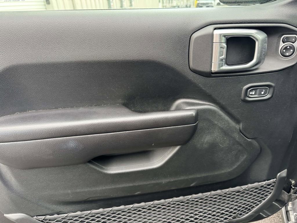 Used 2021 Jeep Gladiator Sport image 15